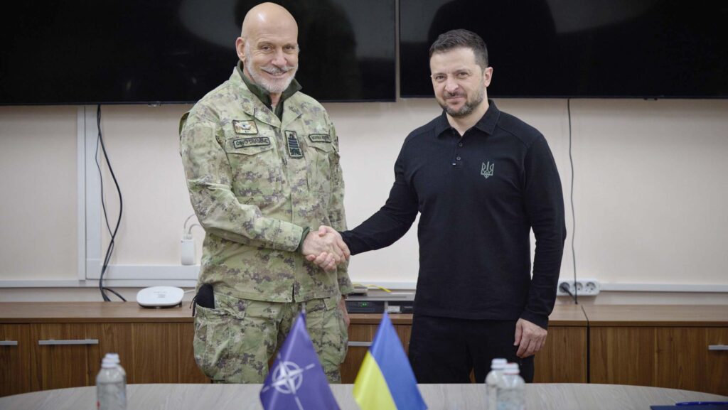 Ukrainas president Volodymyr Zelenskyj träffar Natos militära chef Giuseppe Cavo Dragone 2025.